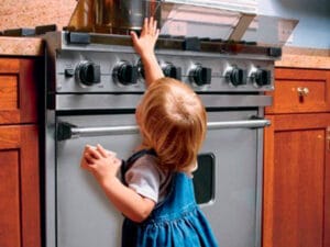 Medidas de seguridad para niños en cocina y baños